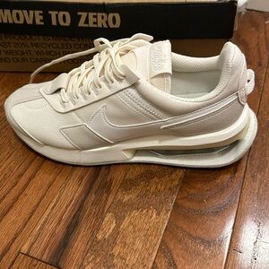NEW Nike air max pre-day sneakers